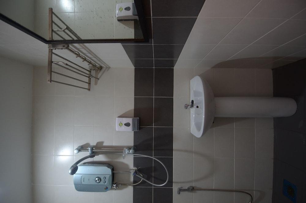 Kuok Pin Hotel Kuching Buitenkant foto