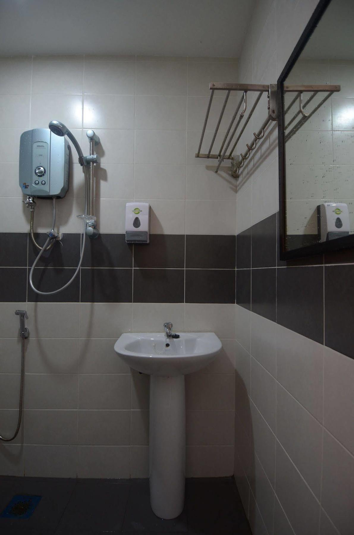 Kuok Pin Hotel Kuching Buitenkant foto