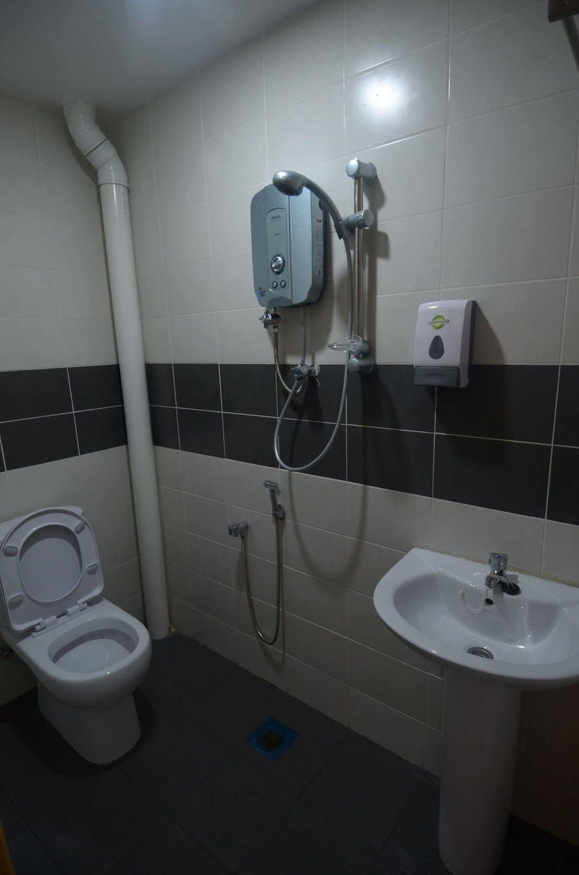 Kuok Pin Hotel Kuching Buitenkant foto