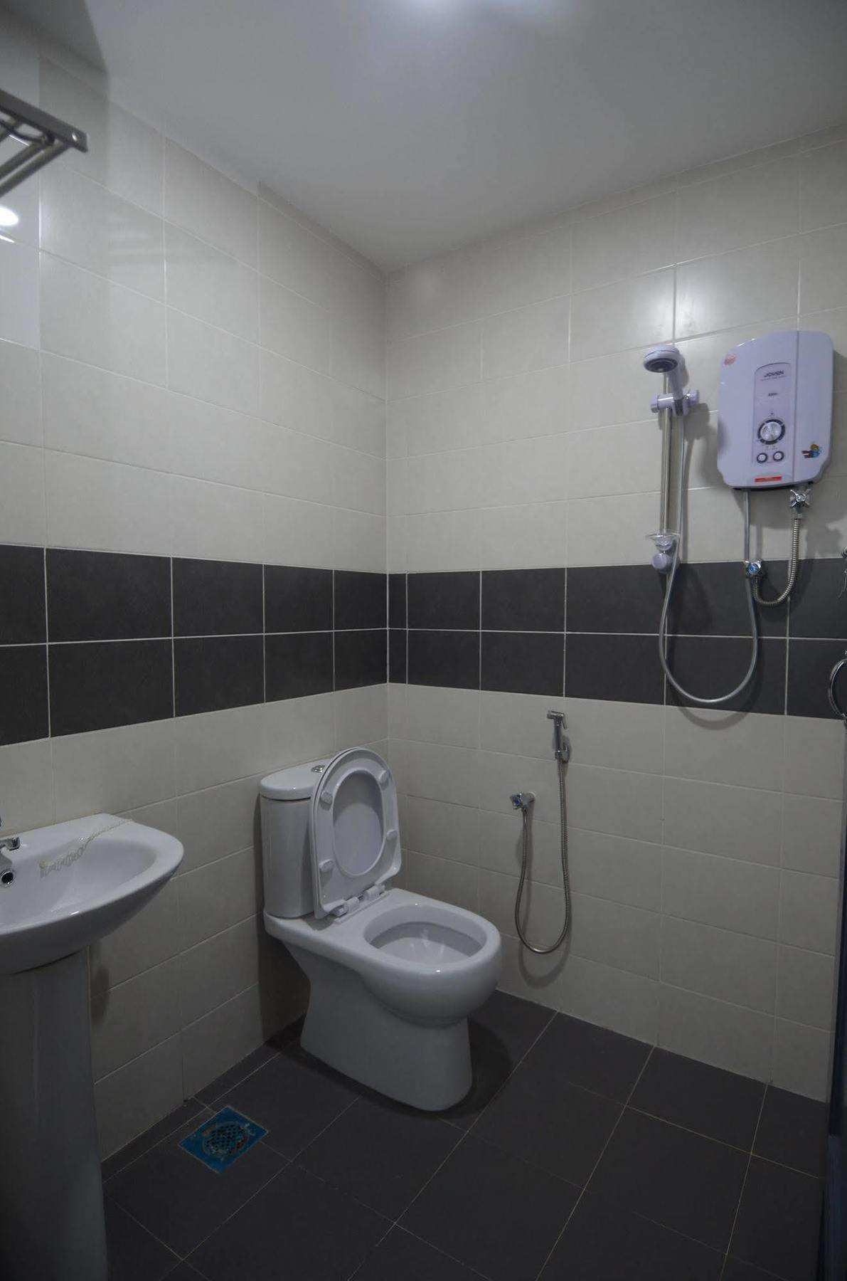 Kuok Pin Hotel Kuching Buitenkant foto